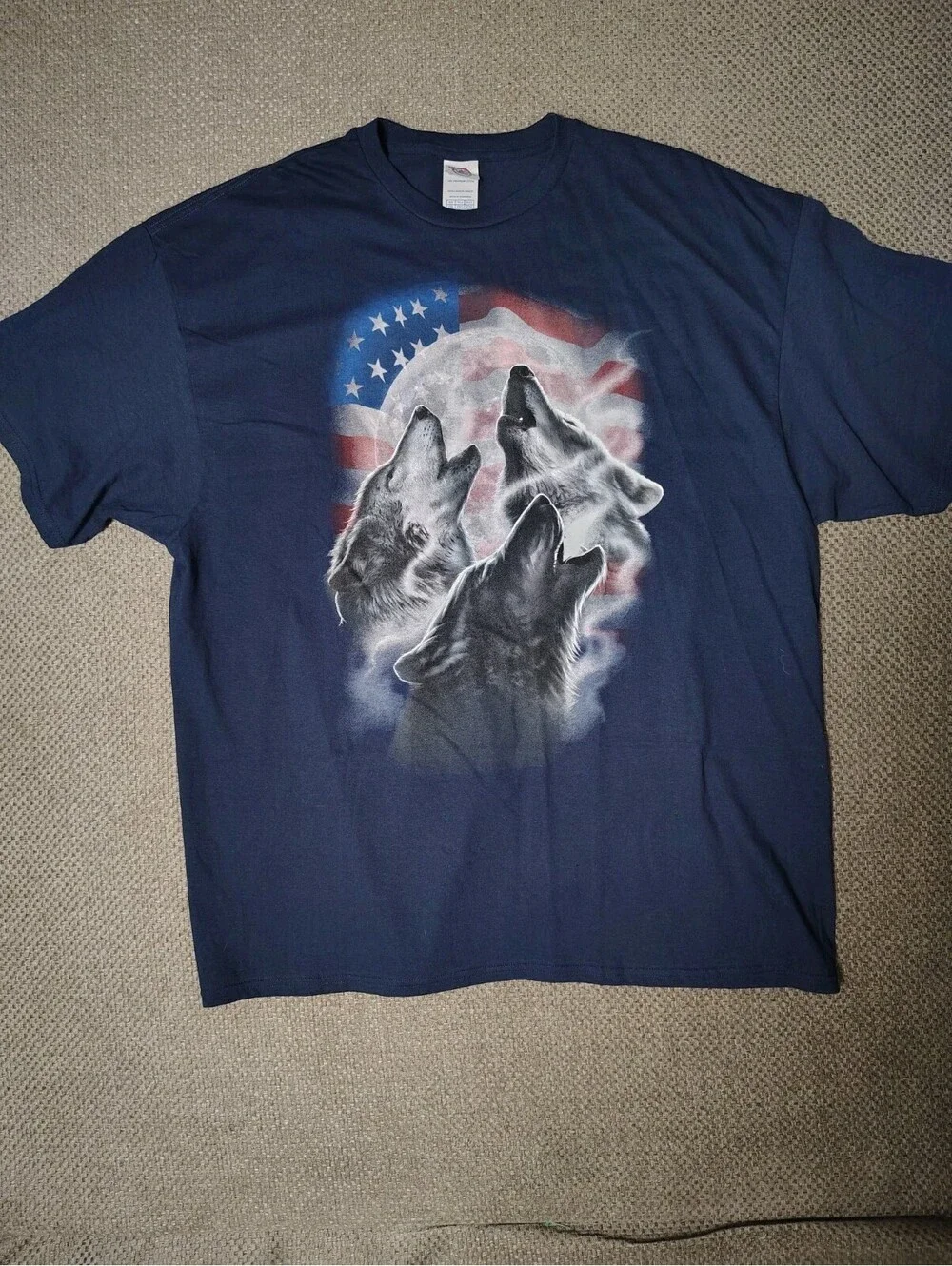 The Three Wolf Moon T Shirt American T-Shirt New The Howling Wolves New Size 2XL